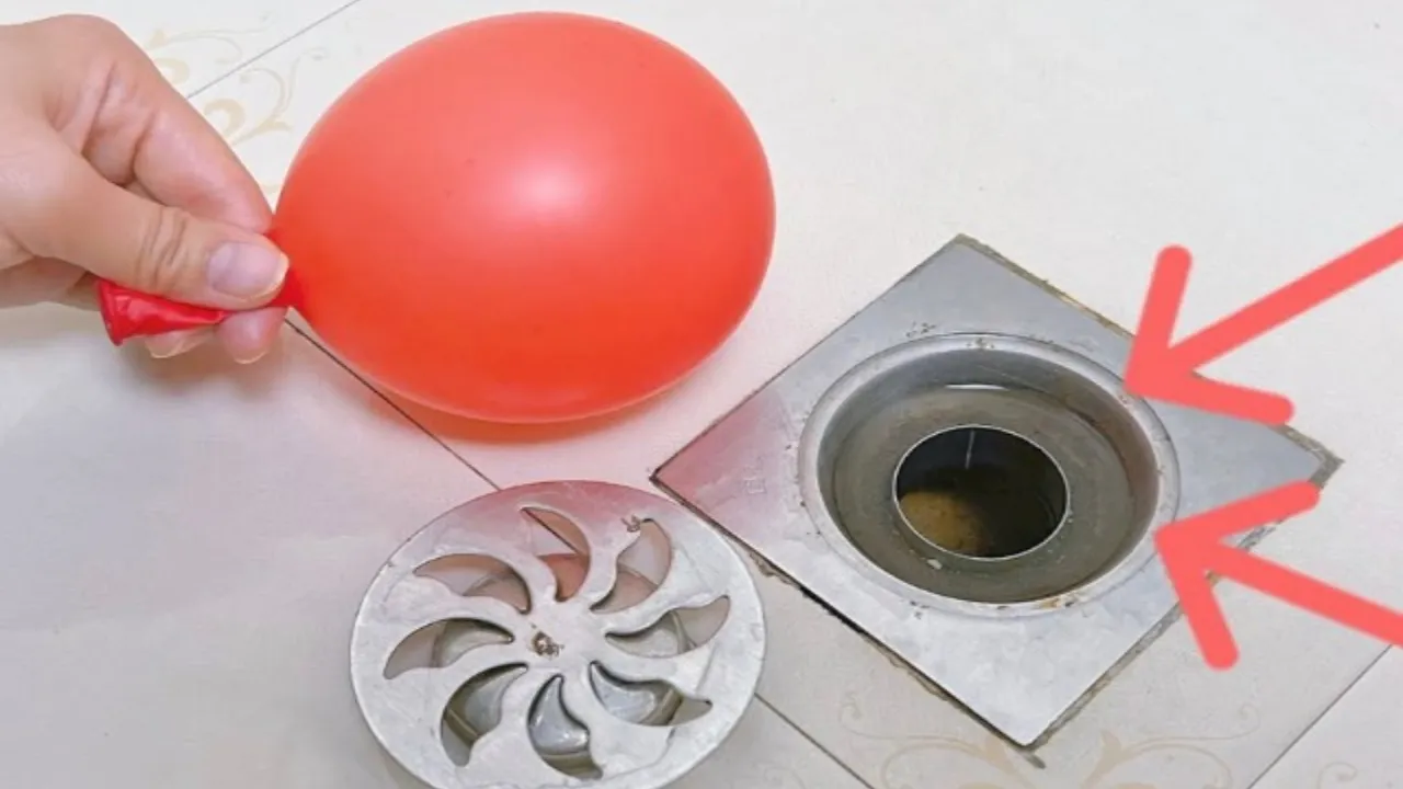 Đặt 1 quả bóng bay vào nhà vệ sinh: Không lo cống thoát nước bốc ...