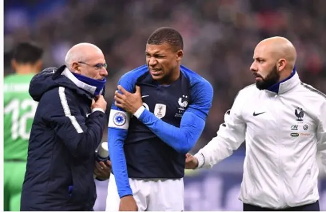 Mbappe rời sân sớm, Pháp thắng nhọc Uruguay nhờ bàn thắng tranh cãi trên chấm 11m - Bóng Đá