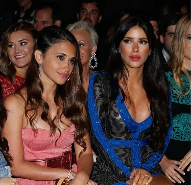 Vợ của Messi và Fabregas tham dự sự kiện thời trang - Bóng Đá