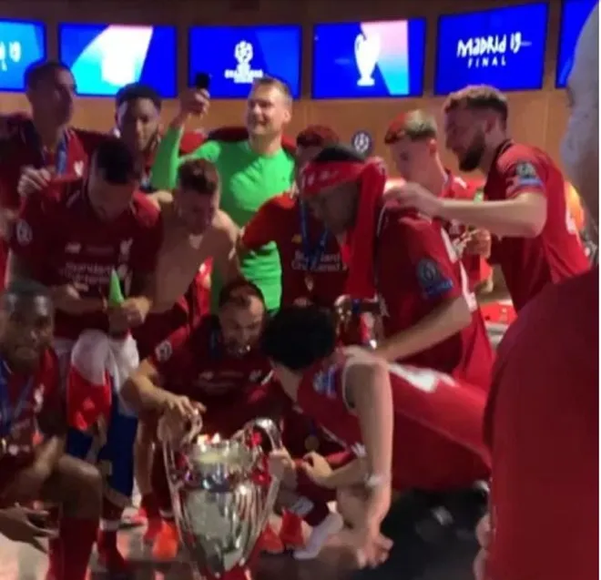 Dàn WAGS Liverpool rạng rỡ ăn mừng chức vô địch Champions League (The Sun) - Bóng Đá