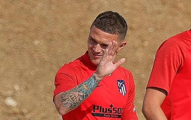 Kieran Trippier warmly greeted by Atletico Madrid team-mates as he trains for first time after signing from Tottenham in £20m deal - Bóng Đá