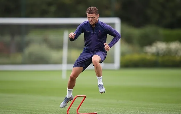 Kieran Trippier warmly greeted by Atletico Madrid team-mates as he trains for first time after signing from Tottenham in £20m deal - Bóng Đá