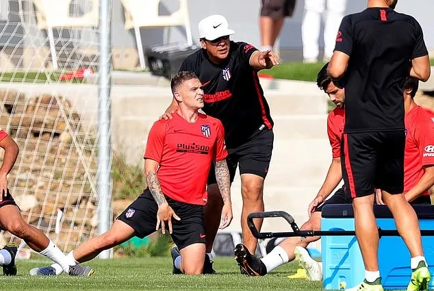 Kieran Trippier warmly greeted by Atletico Madrid team-mates as he trains for first time after signing from Tottenham in £20m deal - Bóng Đá