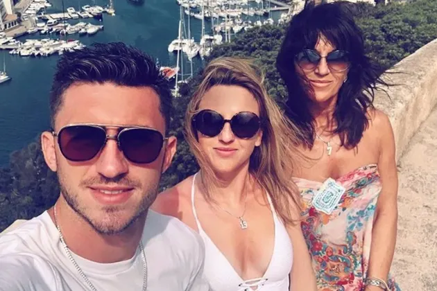 Man City star Aymeric Laporte’s gorgeous sister Alexia wows in a bikini, loves a fancy holiday, and works for a valet company - Bóng Đá