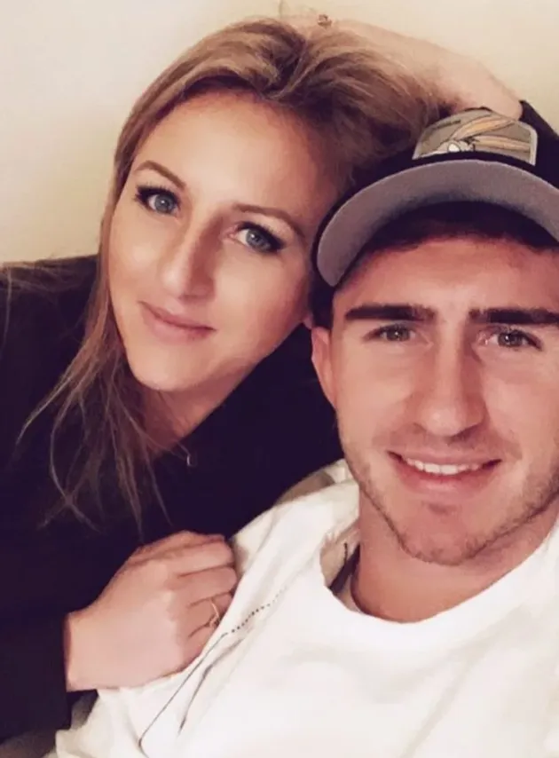 Man City star Aymeric Laporte’s gorgeous sister Alexia wows in a bikini, loves a fancy holiday, and works for a valet company - Bóng Đá