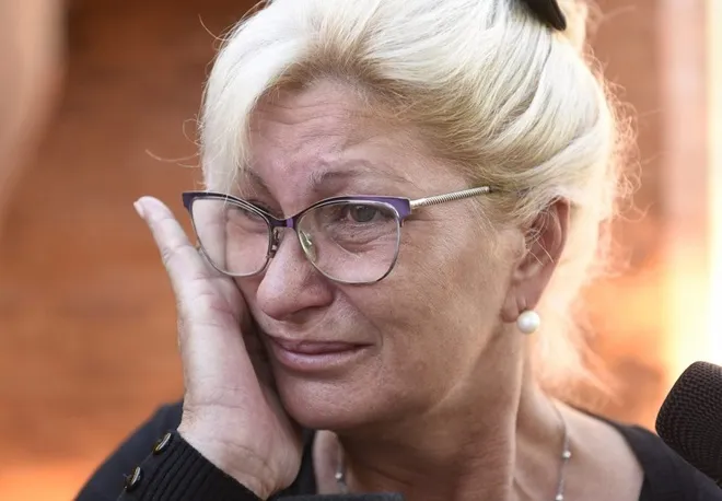 Gia đình ngập trong nước mắt đưa tiễn Sala - Bóng Đá