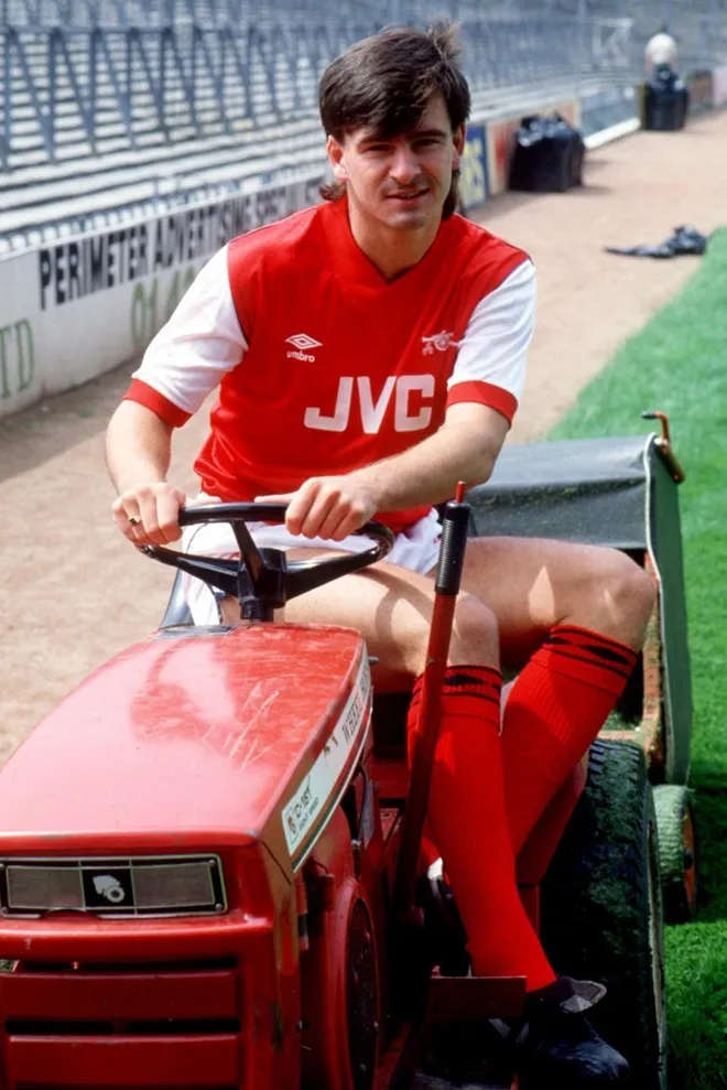 Arsenal legend Charlie Nicholas was a media darling who loved the nightlife and women - Bóng Đá