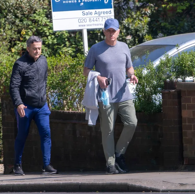 MOUR THAN 6FT APART Jose Mourinho wishes topless Dele Alli happy birthday from across the street as Tottenham duo keep their distance - Bóng Đá