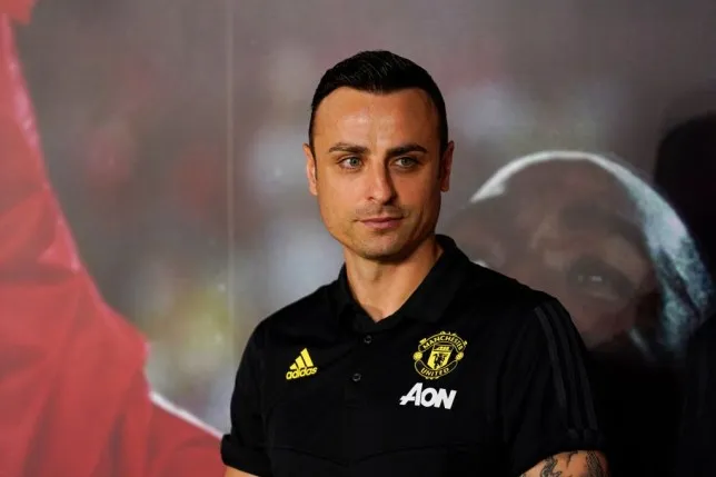 Dimitar Berbatov reveals Man Utd hero Cristiano Ronaldo was only player he wanted to swap shirts with - Bóng Đá