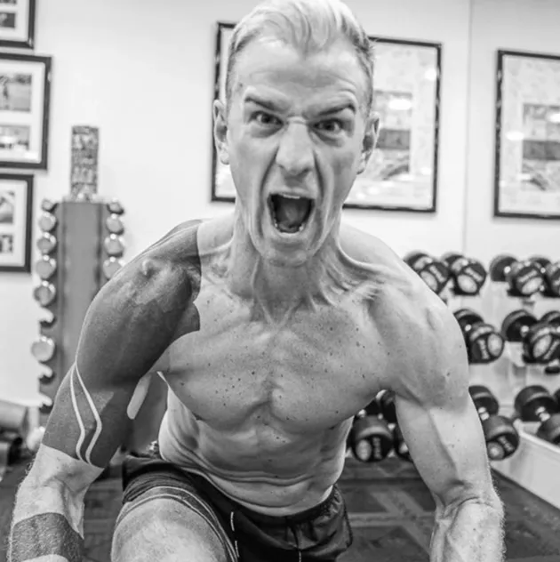 Joe Hart shows off dramatic body transformation on lockdown with shredded physique as he searches for new club - Bóng Đá