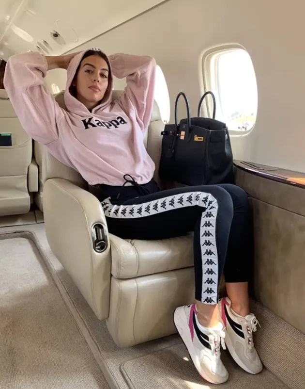 Inside Ronaldo and Georgina Rodriguez’s life of luxury as they lavish each other with SUVs, £600k diamonds & £140 SOCKS - Bóng Đá