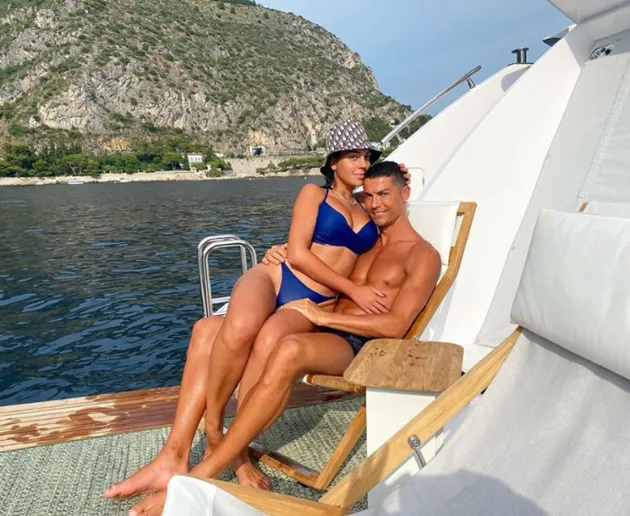 Inside Ronaldo and Georgina Rodriguez’s life of luxury as they lavish each other with SUVs, £600k diamonds & £140 SOCKS - Bóng Đá