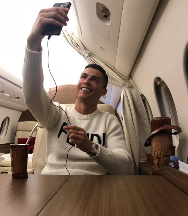 Inside Ronaldo and Georgina Rodriguez’s life of luxury as they lavish each other with SUVs, £600k diamonds & £140 SOCKS - Bóng Đá