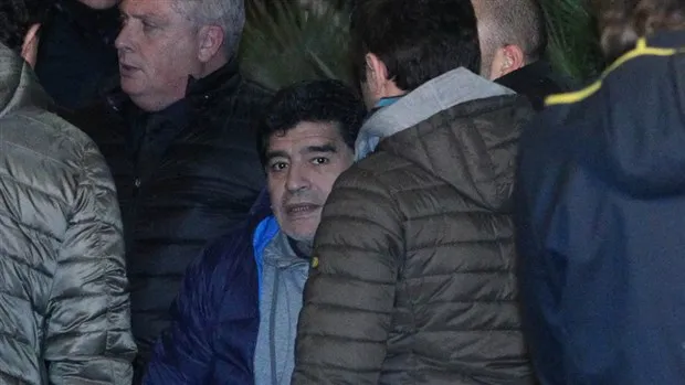 Maradona được chào đón như người hùng trong ngày trở lại Napoli - Bóng Đá