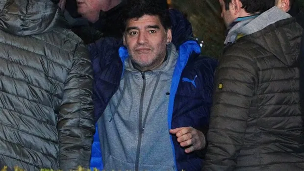 Maradona được chào đón như người hùng trong ngày trở lại Napoli - Bóng Đá