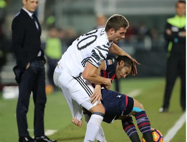 Chùm ảnh: Higuain lại ghi bàn, Juventus lập lại lịch sử - Bóng Đá