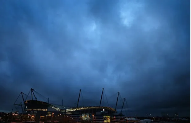 Mây đen phủ kín Etihad trong lúc Man City tập luyện - Bóng Đá