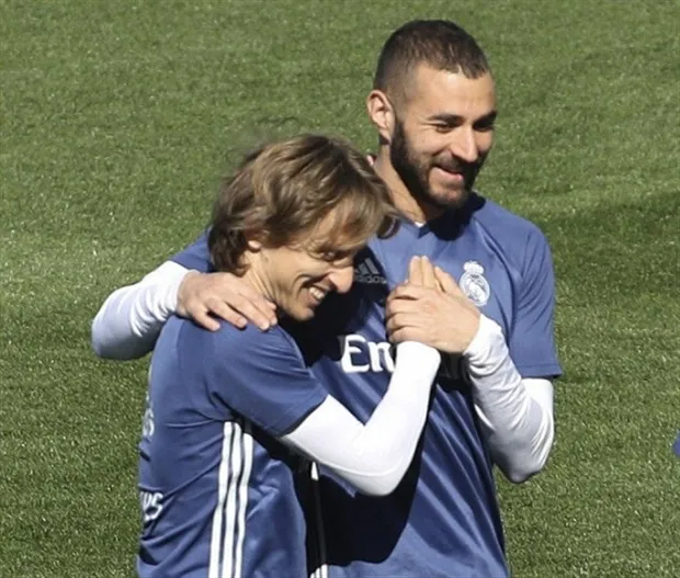 Chùm ảnh: Bale thích thú khi được Ronaldo đích thân massage  - Bóng Đá