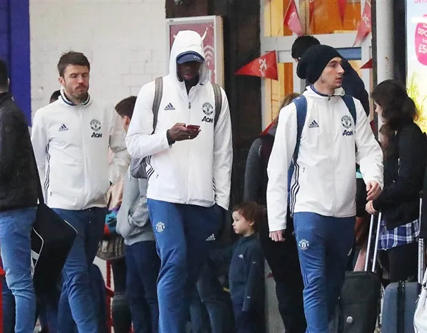 Hồi phục chấn thương, Mkhitaryan cùng Man Utd lên đường tới London - Bóng Đá