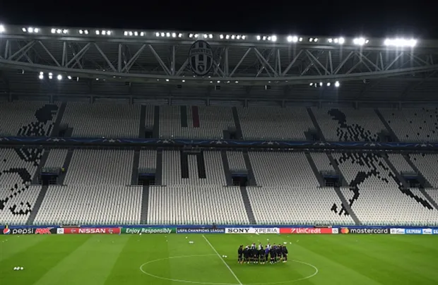 Chùm ảnh: Casillas và đồng đội đầy tự tin khi đặt chân tới Juventus Arena - Bóng Đá