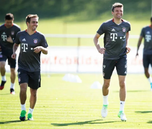 Neuer chính thức trở lại tập, Ancelotti nhẹ cả người - Bóng Đá