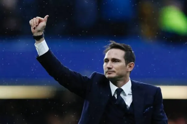 Bị fan bao vây, Lampard đã có hành động khiến nhiều người bất ngờ - Bóng Đá