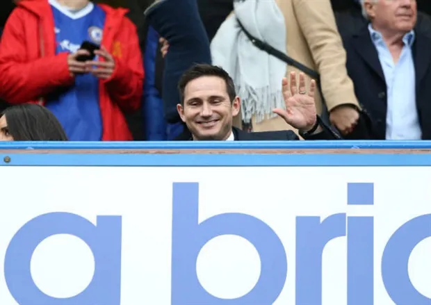 Bị fan bao vây, Lampard đã có hành động khiến nhiều người bất ngờ - Bóng Đá