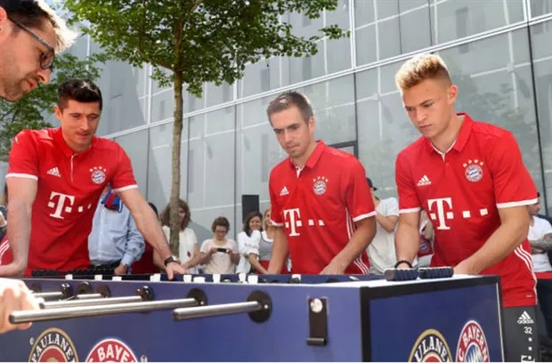Dàn sao Bayern căng thẳng tột độ với... banh bàn - Bóng Đá