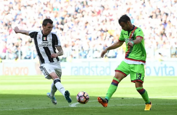 Vùi dập Crotone, tiệc lên ngôi của Juve càng thêm vui - Bóng Đá