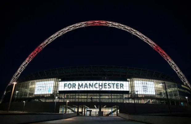 Wembley sáng đèn hướng về thành Manchester - Bóng Đá