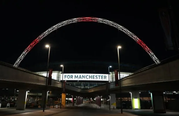 Wembley sáng đèn hướng về thành Manchester - Bóng Đá