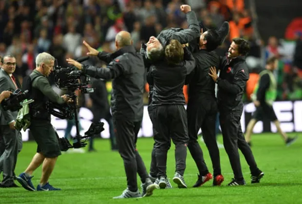 Man Utd vô địch, Mourinho ôm con khóc như mưa tại Stockholm - Bóng Đá