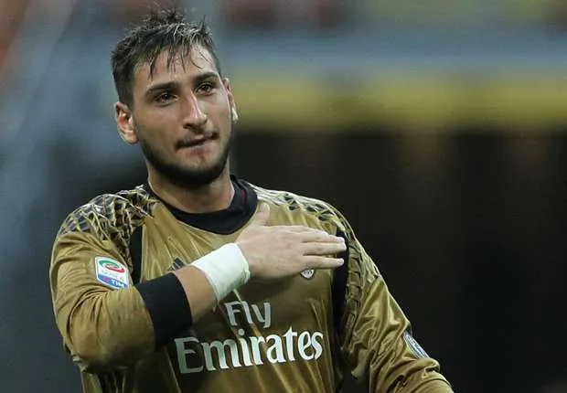 Donnarumma không tới Man Utd là vì sợ... máy bay? - Bóng Đá