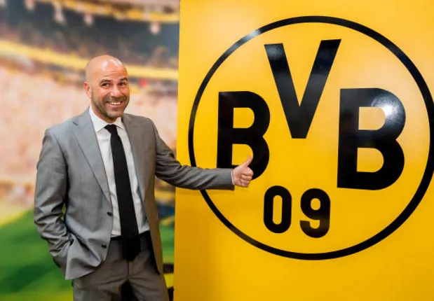 Bosz cười không ngớt trong ngày đầu làm 'Boss' tại Dortmund - Bóng Đá