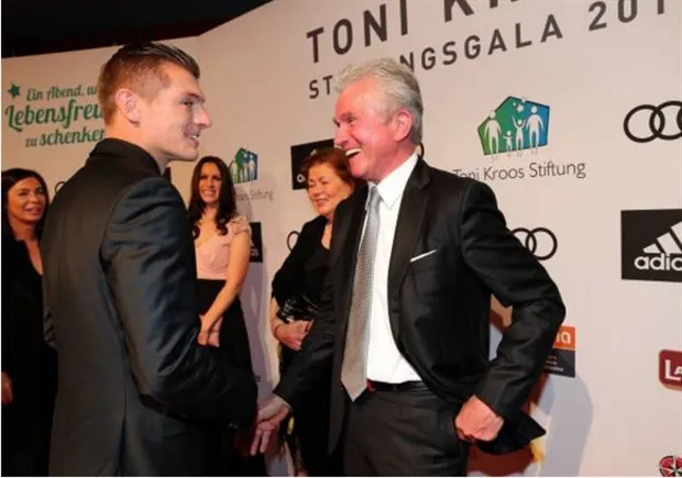 Toni Kroos 'run rẩy' khi đứng ra gây quỹ từ thiện - Bóng Đá