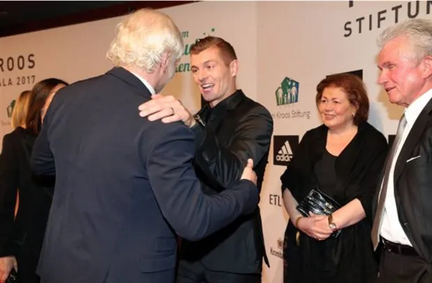 Toni Kroos 'run rẩy' khi đứng ra gây quỹ từ thiện - Bóng Đá