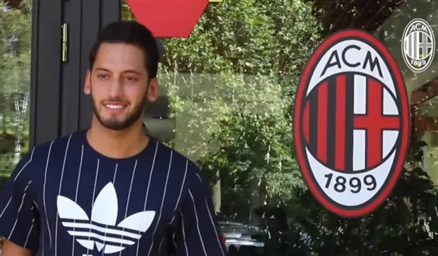 Calhanoglu ngượng ngùng tham quan 'nhà' mới tại Milan  - Bóng Đá