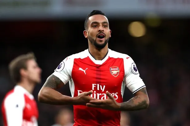 Everton ra giá 30 triệu euro để giải cứu Walcott - Bóng Đá