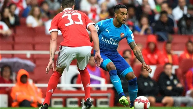 Tỏa sáng tại Emirates Cup, giá của Walcott giờ là 172 triệu euro - Bóng Đá