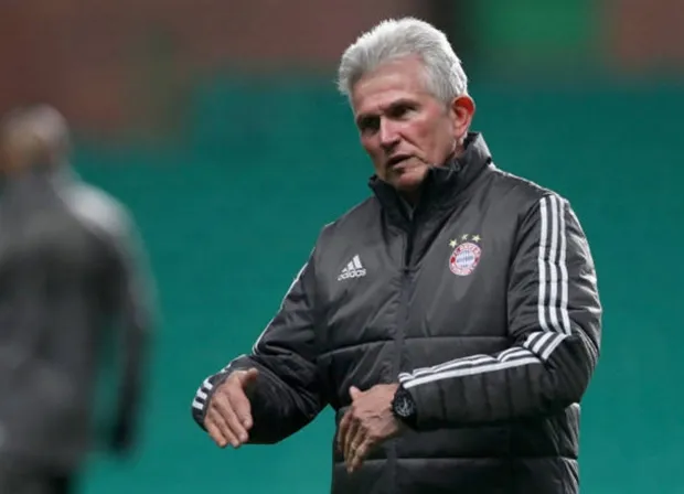 HLV Heynckes đầy suy tư khi vắng Lewandowski trên sân tập - Bóng Đá