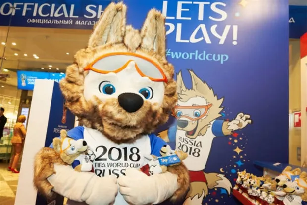 Sói Zabivaka náo loạn cửa hàng bán đồ World Cup 2018 đầu tiên  - Bóng Đá