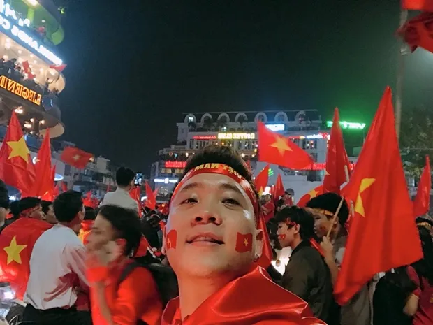 Các nghệ sỹ Việt 'đi bão' thế nào trong ngày lịch sử của U23 - Bóng Đá