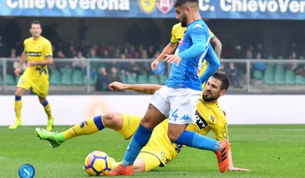 20h00 ngày 8/4, Napoli vs Chievo: Bám đuổi trong vô vọng - Bóng Đá