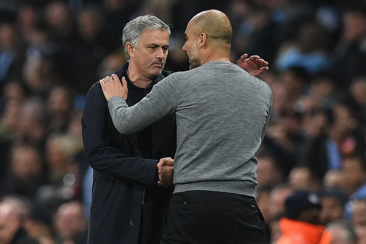 Neville hy vọng Mourinho và Guardiola tiếp tục là 'kẻ thù' vào mùa tới - Bóng Đá