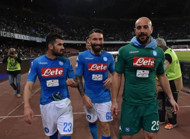 Dàn sao Napoli hò hát tưng bừng trước cú trượt chân của Juventus - Bóng Đá