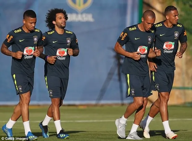 Neymar khoe ảnh sưng to sau màn triệt hạ của Thụy Sỹ  - Bóng Đá