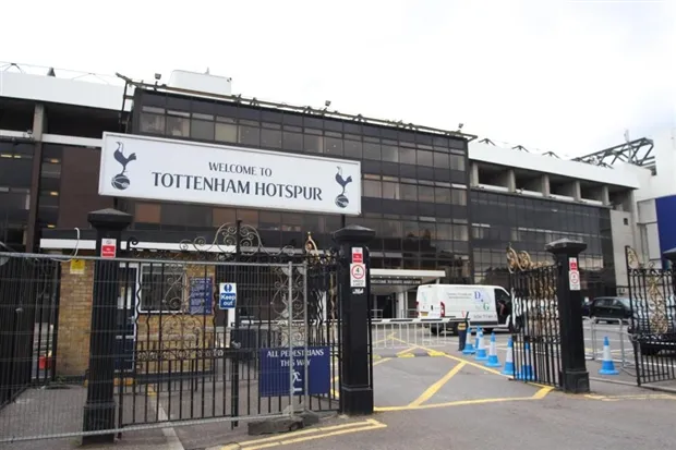 White Hart Lane chưa sẵn sàng, Tottenham phải tiếp tục thuê sân - Bóng Đá