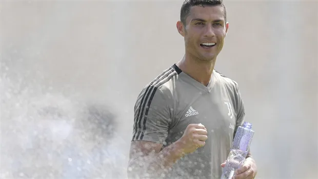 CR7 và đồng đội tập quá xung, Mandzukic đổi nghề làm Paparazzi - Bóng Đá