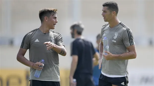 CR7 và đồng đội tập quá xung, Mandzukic đổi nghề làm Paparazzi - Bóng Đá