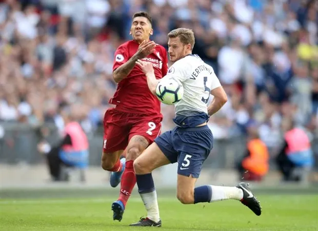 Firmino suýt mù mắt vì 'trò bẩn' của Vertonghen  - Bóng Đá